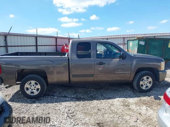 2007 Chevrolet Silverado 1500 1LT with VIN 2GCEC19CX71620756, listed as a IAAI auction lot 42378021 with 229,855 mi miles and . Bid and sale history available at DreamBid. Image 13.