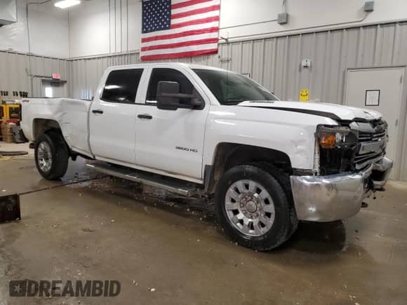 2015 Chevrolet Silverado 3500HD Work Truck with VIN 1GC4KYC82FF122814, listed as a Copart auction lot 61437695 with 255,460 mi miles and Clean title. Bid and sale history available at DreamBid. Image 4.