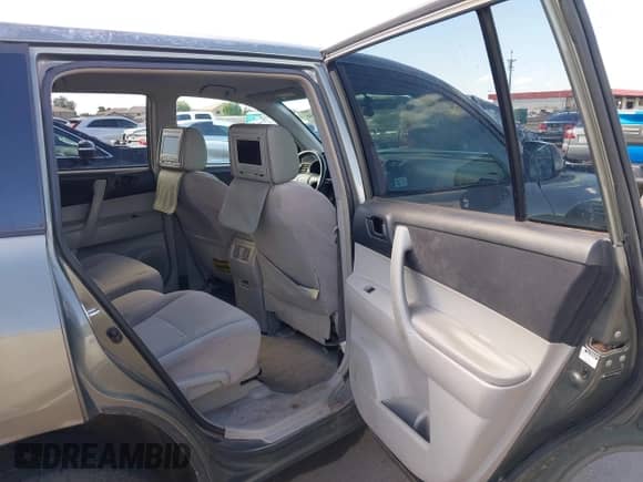 2008 Toyota Highlander z VIN JTEES41A482042181, wystawiony jako IAAI lot #43177946 z przebiegiem 244 167 mil mil oraz . Historia ofert i sprzedaży dostępna na DreamBid. Obrazek 8.