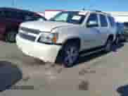2014 Chevrolet Tahoe LTZ z VIN 1GNSKCE0XER128575, wystawiony jako IAAI lot #42009959 z przebiegiem 129 628 mil mil oraz . Historia ofert i sprzedaży dostępna na DreamBid. Obrazek 17.