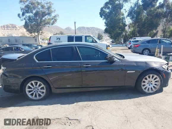 2015 BMW 5 Series 550i с VIN WBAKN9C53FD682327, выставлен на аукционе IAAI как лот 42314810 с пробегом 131 794 миль миль и . История ставок и продаж доступна на DreamBid. Изображение 13.