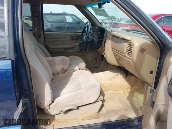 2002 Chevrolet S-10 LS с VIN 1GCCS19WX28242870, выставлен на аукционе IAAI как лот 42542551 с пробегом 136 527 миль миль и . История ставок и продаж доступна на DreamBid. Изображение 5.