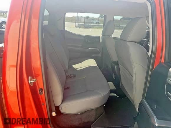 2017 Toyota Tacoma SR5 z VIN 3TMAZ5CN4HM037804, wystawiony jako Copart lot #86278135 z przebiegiem 119 886 mil mil oraz Czysty tytuł • Clean title. Historia ofert i sprzedaży dostępna na DreamBid. Obrazek 6.