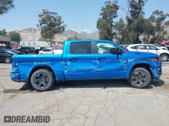 2025 Ram 1500 Big Horn с VIN 1C6RREFP0SN647137, выставлен на аукционе IAAI как лот 42179912 с пробегом 738 миль миль и . История ставок и продаж доступна на DreamBid. Изображение 12.