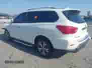 2019 Nissan Pathfinder S z VIN 5N1DR2MNXKC640870, wystawiony jako IAAI lot #41490215 z przebiegiem 82 823 mil mil oraz . Historia ofert i sprzedaży dostępna na DreamBid. Obrazek 3.