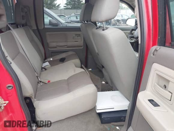 2005 Dodge Dakota SLT с VIN 1D7HE48K75S345349, выставлен на аукционе IAAI как лот 42431655 с пробегом 261 957 миль миль и . История ставок и продаж доступна на DreamBid. Изображение 8.