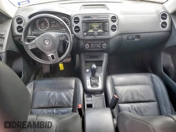 2012 Volkswagen Tiguan S с VIN WVGBV7AX9CW529247, выставлен на аукционе Copart как лот 82168935 с пробегом 180 768 миль миль и Списание • Salvage title. История ставок и продаж доступна на DreamBid. Изображение 8.