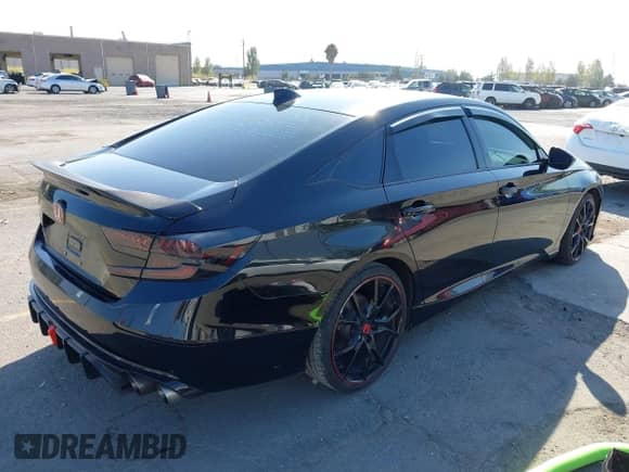 2018 Honda Accord Sport with VIN 1HGCV2F36JA049065, listed as a IAAI auction lot 42996797 with 69,436 mi miles and . Bid and sale history available at DreamBid. Image 4.