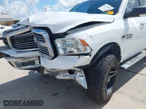 2017 Ram 1500 Big Horn z VIN 1C6RR7LT2HS511048, wystawiony jako IAAI lot #43375989 z przebiegiem 111 436 mil mil oraz . Historia ofert i sprzedaży dostępna na DreamBid. Obrazek 6.