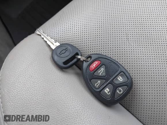 2009 Chevrolet Suburban LTZ z VIN 1GNFK36379R281088, wystawiony jako IAAI lot #42833740 z przebiegiem 220 921 mil mil oraz . Historia ofert i sprzedaży dostępna na DreamBid. Obrazek 11.