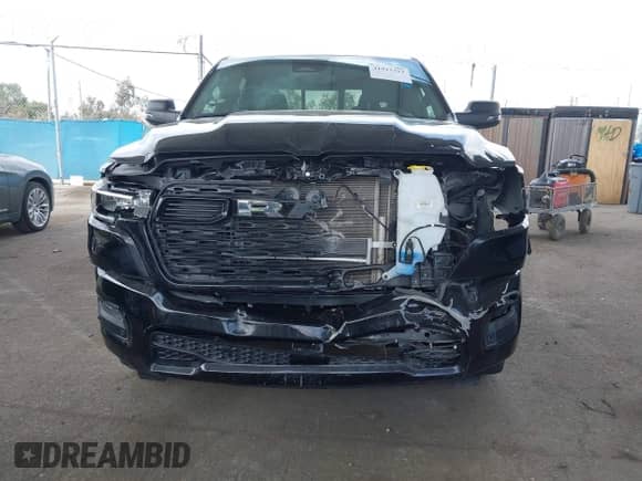 2025 Ram 1500 Big Horn z VIN 1C6RRFFG7SN506037, wystawiony jako IAAI lot #41915215 z przebiegiem 2 137 mil mil oraz . Historia ofert i sprzedaży dostępna na DreamBid. Obrazek 12.