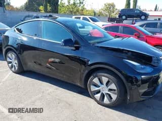 2024 Tesla Model Y с VIN 7SAYGDED5RF054445, выставлен на аукционе IAAI как лот 42999260 с пробегом 9 219 миль миль и . История ставок и продаж доступна на DreamBid. Изображение 1.