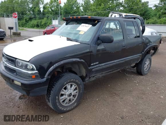 2001 Chevrolet S-10 LS with VIN 1GCDT13WX1K243898, listed as a IAAI auction lot 42879427 with 153,579 mi miles and . Bid and sale history available at DreamBid. Image 2.