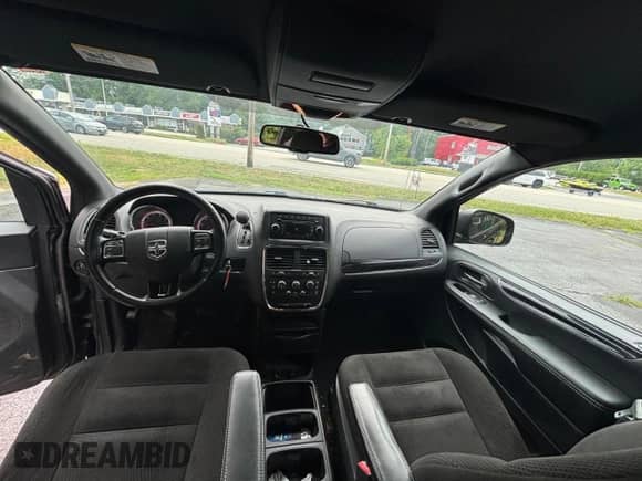 2015 Dodge Grand Caravan SE z VIN 2C4RDGBG5FR669264, wystawiony jako Copart lot #68374985 z przebiegiem 139 947 mil mil oraz Czysty tytuł • Clean title. Historia ofert i sprzedaży dostępna na DreamBid. Obrazek 9.