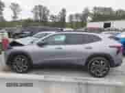 2025 Chevrolet Trax 2RS с VIN KL77LJEP0SC015498, выставлен на аукционе IAAI как лот 43372161 с пробегом 11 830 миль миль и . История ставок и продаж доступна на DreamBid. Изображение 14.