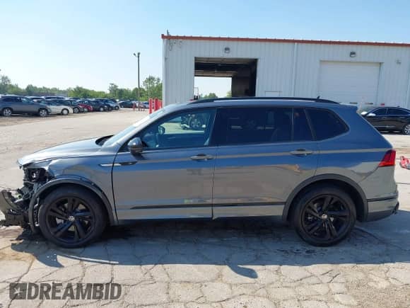 2024 Volkswagen Tiguan SE R-Line Black с VIN 3VV8B7AX9RM099771, выставлен на аукционе IAAI как лот 42948635 с пробегом 11 985 миль миль и . История ставок и продаж доступна на DreamBid. Изображение 15.