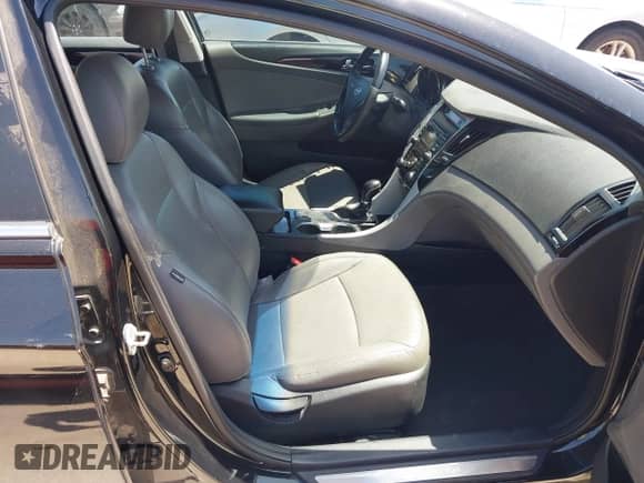 2013 Hyundai Sonata SE with VIN 5NPEC4AC4DH533247, listed as a IAAI auction lot 42851232 with 210,916 mi miles and . Bid and sale history available at DreamBid. Image 5.