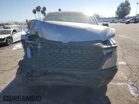 2025 Ram 1500 Tradesman z VIN 1C6RREGG4SN640173, wystawiony jako Copart lot #71719095 z przebiegiem 5 697 mil mil oraz Szkoda całkowita • Salvage title. Historia ofert i sprzedaży dostępna na DreamBid. Obrazek 5.