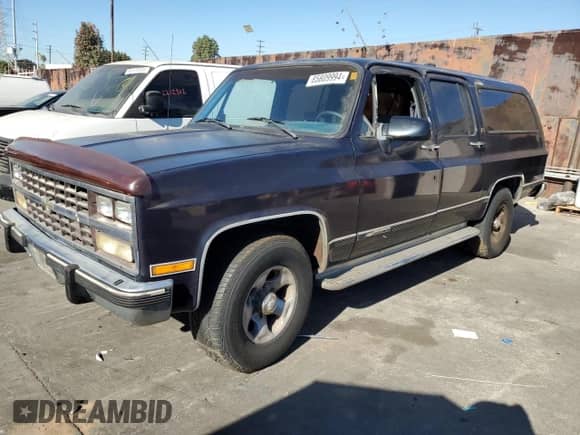 1991 Chevrolet Suburban z VIN 1GNGR26N2MF124400, wystawiony jako Copart lot #85809994 z przebiegiem 160 922 mil mil oraz Czysty tytuł • Clean title. Historia ofert i sprzedaży dostępna na DreamBid. Obrazek 1.