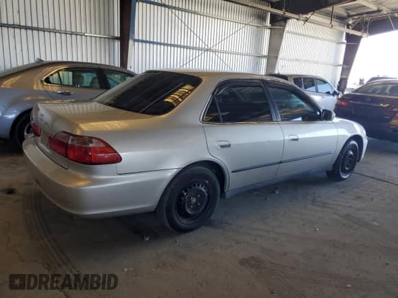 1998 Honda Accord LX z VIN 1HGCG5645WA153610, wystawiony jako Copart lot #71256675 z przebiegiem 215 832 mil mil oraz Szkoda całkowita • Salvage title. Historia ofert i sprzedaży dostępna na DreamBid. Obrazek 3.