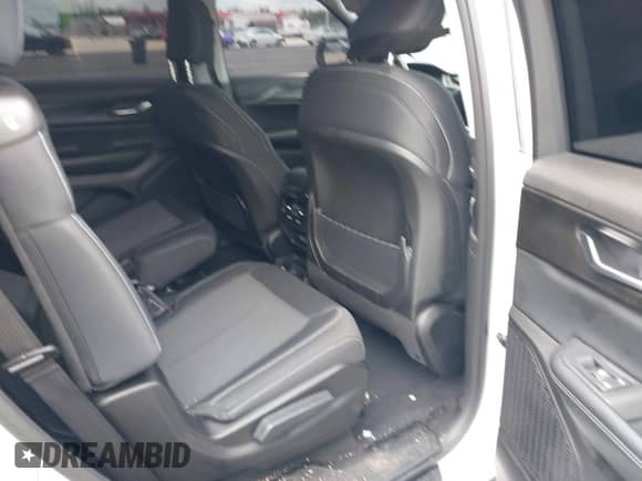 2023 Jeep Grand Cherokee Laredo z VIN 1C4RJJAG4P8790548, wystawiony jako IAAI lot #42763270 z przebiegiem 21 252 mil mil oraz . Historia ofert i sprzedaży dostępna na DreamBid. Obrazek 8.