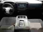 2017 GMC Sierra 1500 z VIN 1GTR1LEC8HZ368829, wystawiony jako Copart lot #54888295 z przebiegiem 113 328 mil mil oraz Szkoda całkowita • Salvage title. Historia ofert i sprzedaży dostępna na DreamBid. Obrazek 8.