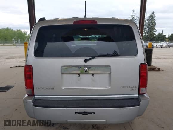 2011 Dodge Nitro SXT z VIN 1D4PU5GK8BW579099, wystawiony jako IAAI lot #42141424 z przebiegiem 92 726 mil mil oraz . Historia ofert i sprzedaży dostępna na DreamBid. Obrazek 16.