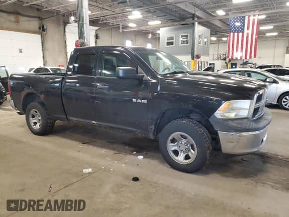 2010 Dodge 1500 ST z VIN 1D7RV1GP1AS142466, wystawiony jako Copart lot #62611305 z przebiegiem 283 255 mil mil oraz Czysty tytuł • Clean title. Historia ofert i sprzedaży dostępna na DreamBid. Obrazek 4.