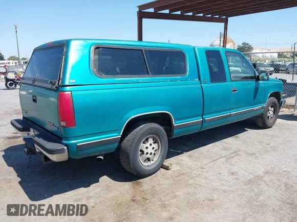 1995 GMC Sierra 1500 z VIN 2GTEC19K7S1506164, wystawiony jako IAAI lot #42595774 z przebiegiem 202 675 mil mil oraz . Historia ofert i sprzedaży dostępna na DreamBid. Obrazek 4.