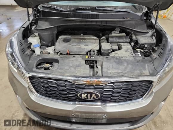 2019 Kia Sorento L z VIN 5XYPG4A3XKG525347, wystawiony jako Copart lot #84659405 z przebiegiem 99 005 mil mil oraz Szkoda całkowita • Salvage title. Historia ofert i sprzedaży dostępna na DreamBid. Obrazek 12.