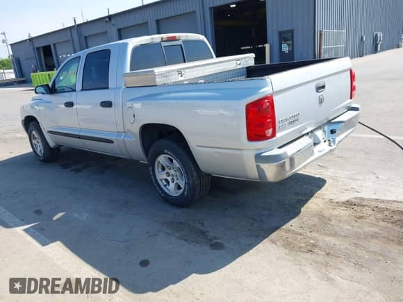 2005 Dodge Dakota SLT с VIN 1D7HE48KX5S204047, выставлен на аукционе IAAI как лот 42801572 с пробегом Не указан миль и . История ставок и продаж доступна на DreamBid. Изображение 3.
