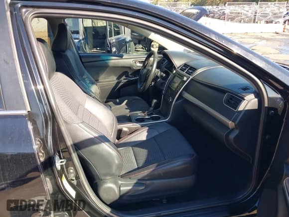 2015 Toyota Camry SE z VIN 4T1BF1FKXFU105471, wystawiony jako IAAI lot #43375351 z przebiegiem 295 099 mil mil oraz . Historia ofert i sprzedaży dostępna na DreamBid. Obrazek 5.