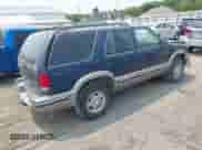 1998 Chevrolet Blazer LS z VIN 1GNDT13W3W2286364, wystawiony jako IAAI lot #42380068 z przebiegiem 210 174 mil mil oraz . Historia ofert i sprzedaży dostępna na DreamBid. Obrazek 4.