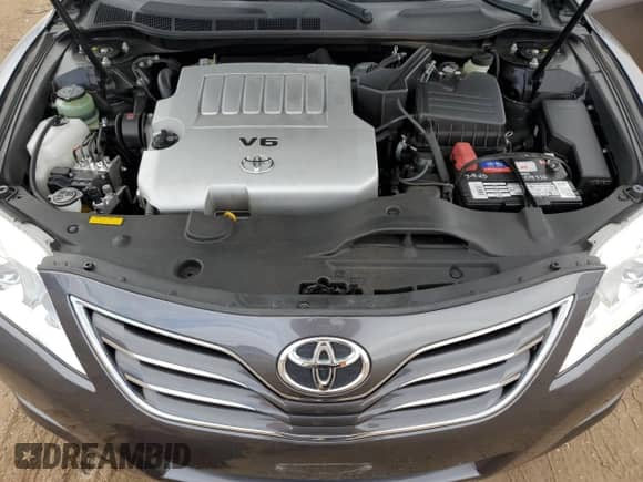 2010 Toyota Camry XLE z VIN JTNBK3EK1A3049573, wystawiony jako Copart lot #82489765 z przebiegiem 76 186 mil mil oraz Szkoda całkowita • Salvage title. Historia ofert i sprzedaży dostępna na DreamBid. Obrazek 11.