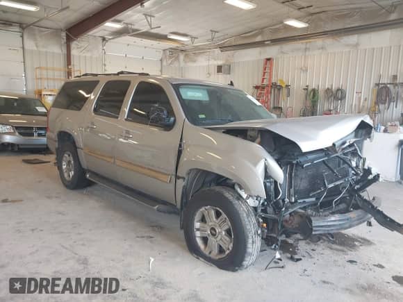 2009 Chevrolet Suburban 2LT z VIN 1GNFK26369R240705, wystawiony jako IAAI lot #43364816 z przebiegiem Nie podano mil oraz . Historia ofert i sprzedaży dostępna na DreamBid. Obrazek 1.