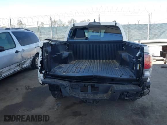 2021 Toyota Tacoma SR5 с VIN 5TFAZ5CN7MX112757, выставлен на аукционе IAAI как лот 42517988 с пробегом 39 885 миль миль и . История ставок и продаж доступна на DreamBid. Изображение 16.