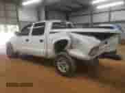 2004 Dodge Dakota Sport z VIN 1D7HL38NX4S579316, wystawiony jako Copart lot #68731865 z przebiegiem 183 085 mil mil oraz Szkoda całkowita • Salvage title. Historia ofert i sprzedaży dostępna na DreamBid. Obrazek 2.