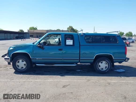 1998 Chevrolet Silverado 1500 z VIN 2GCEK19R8W1221205, wystawiony jako IAAI lot #42741835 z przebiegiem 59 925 mil mil oraz . Historia ofert i sprzedaży dostępna na DreamBid. Obrazek 14.