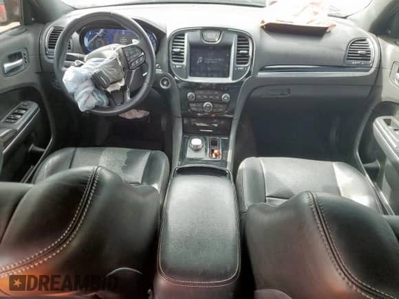 2018 Chrysler 300 S с VIN 2C3CCAGG2JH300492, выставлен на аукционе Copart как лот 63604265 с пробегом 84 624 миль миль и Списание • Salvage title. История ставок и продаж доступна на DreamBid. Изображение 8.