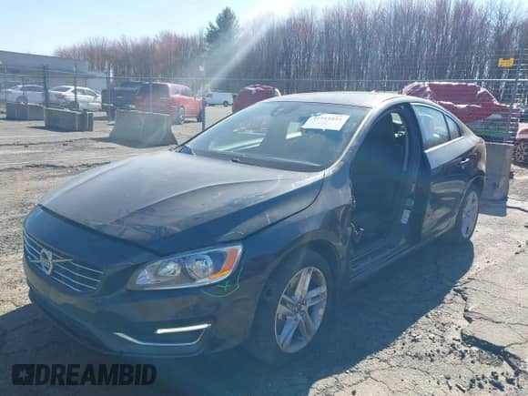 2015 Volvo S60 T5 Premier с VIN YV1612TB3F2315107, выставлен на аукционе IAAI как лот 41911081 с пробегом 121 149 миль миль и . История ставок и продаж доступна на DreamBid. Изображение 18.
