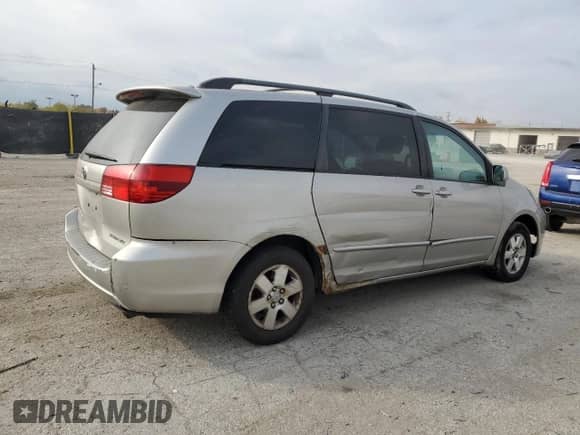 2004 Toyota Sienna XLE z VIN 5TDZA22C84S107159, wystawiony jako Copart lot #90580445 z przebiegiem 232 067 mil mil oraz Czysty tytuł • Clean title. Historia ofert i sprzedaży dostępna na DreamBid. Obrazek 3.