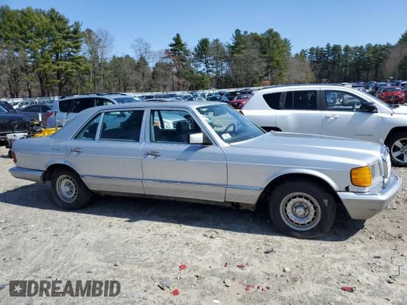 1984 Mercedes-Benz 500 с VIN WDBCA37A2EA051770, выставлен на аукционе Copart как лот 51435455 с пробегом 125 149 миль миль и Чистый • Clean title. История ставок и продаж доступна на DreamBid. Изображение 4.