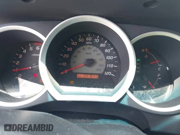 2010 Toyota Tacoma PreRunner z VIN 3TMJU4GN5AM093419, wystawiony jako IAAI lot #42882575 z przebiegiem 227 641 mil mil oraz . Historia ofert i sprzedaży dostępna na DreamBid. Obrazek 7.