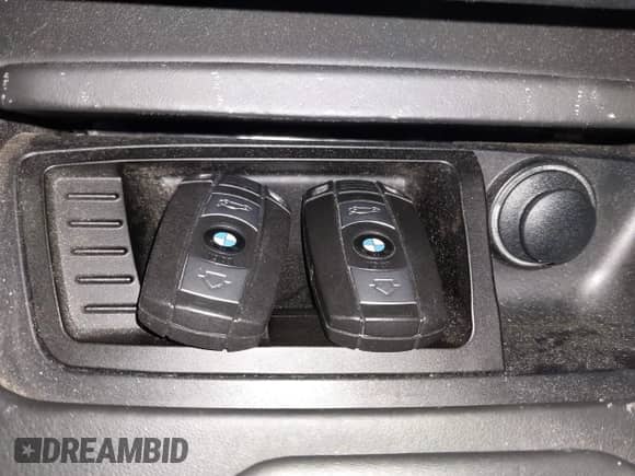 2011 BMW M3 z VIN WBSDX9C56BE584895, wystawiony jako IAAI lot #43533940 z przebiegiem 149 547 mil mil oraz . Historia ofert i sprzedaży dostępna na DreamBid. Obrazek 11.