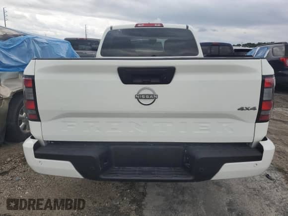 2025 Nissan Frontier SV z VIN 1N6ED1FK7SN622493, wystawiony jako Copart lot #69940895 z przebiegiem 15 665 mil mil oraz Szkoda całkowita • Salvage title. Historia ofert i sprzedaży dostępna na DreamBid. Obrazek 6.