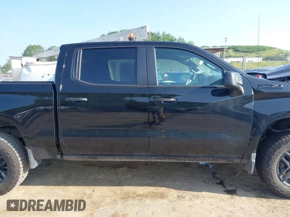 2024 Chevrolet Silverado 1500 Custom Trail Boss z VIN 3GCUDCE84RG425834, wystawiony jako IAAI lot #42396212 z przebiegiem 16 564 mil mil oraz . Historia ofert i sprzedaży dostępna na DreamBid. Obrazek 13.