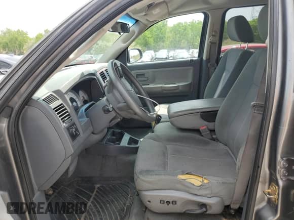 2005 Dodge Dakota SLT z VIN 1D7HW48K15S353766, wystawiony jako Copart lot #59213395 z przebiegiem 182 659 mil mil oraz Szkoda całkowita • Salvage title. Historia ofert i sprzedaży dostępna na DreamBid. Obrazek 7.