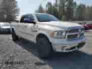 2018 Ram 1500 Laramie z VIN 1C6RR7VM4JS229960, wystawiony jako Copart lot #69930925 z przebiegiem 101 001 mil mil oraz Szkoda całkowita • Salvage title. Historia ofert i sprzedaży dostępna na DreamBid. Obrazek 4.