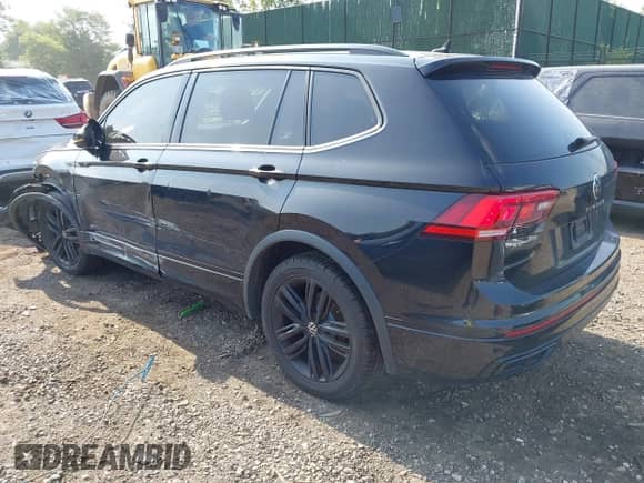 2022 Volkswagen Tiguan SE R-Line Black with VIN 3VV8B7AX6NM051090, listed as a IAAI auction lot 42522563 with 105,087 mi miles and . Bid and sale history available at DreamBid. Image 3.