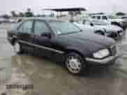 1998 Mercedes-Benz C 230/260/280/320 z VIN WDBHA29G9WA594553, wystawiony jako Copart lot #48924285 z przebiegiem 108 929 mil mil oraz Szkoda całkowita • Salvage title. Historia ofert i sprzedaży dostępna na DreamBid. Obrazek 4.